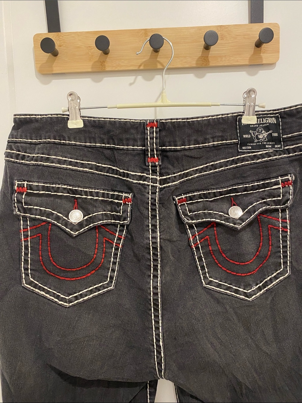 True Religion Black Jennie Curvy Mid Rise Super Skinny Womens Size 36 Red Stitch - Picture 3 of 8